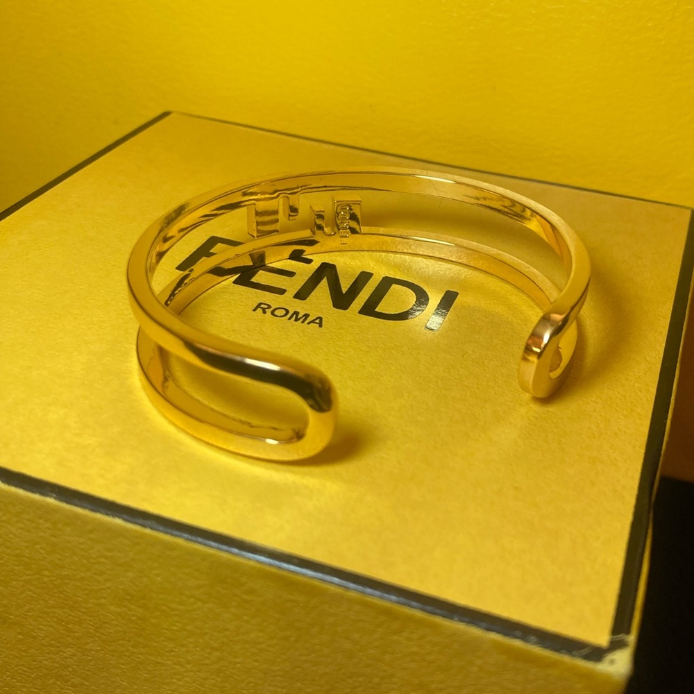 Authentic FENDI O'Lock Women's Gold Metal Cuff Bracelet - Picture 5 of 12